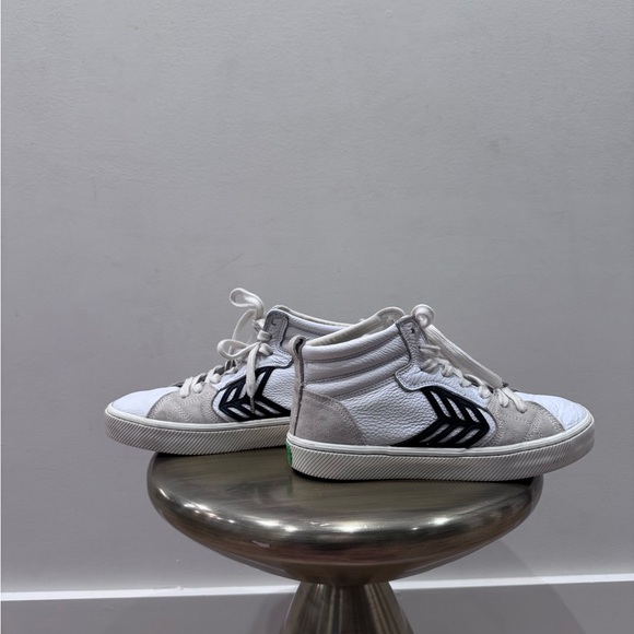 White and Black High-Top Cariuma Sneakers - Picture 2 of 6